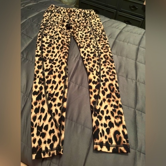 Victoria's Secret Cheetah Performance Leggings - Size 4 - Perfect Condition - Picture 6 of 7